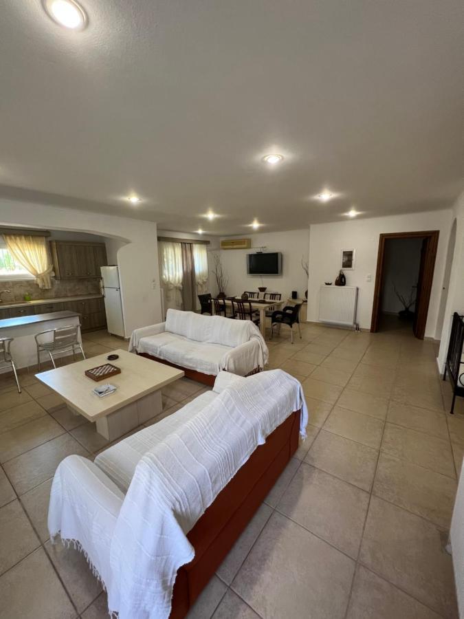 Apartment In Salamina With Garden & Sea View Selinia Esterno foto