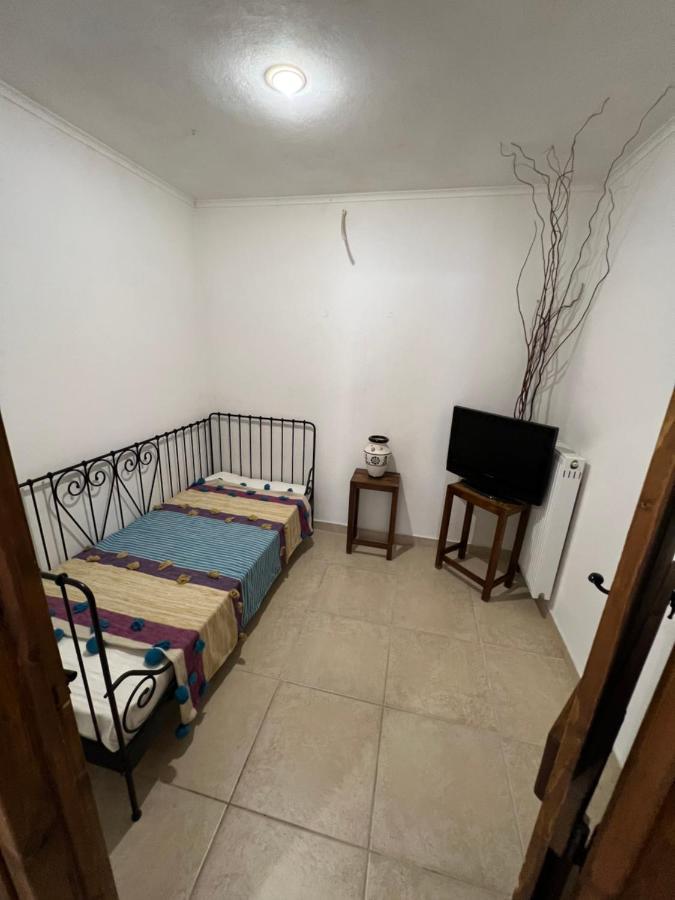 Apartment In Salamina With Garden & Sea View Selinia Esterno foto